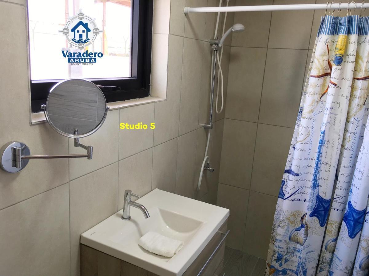 Varadero Marina Airport Guests Rooms Oranjestad Exterior foto